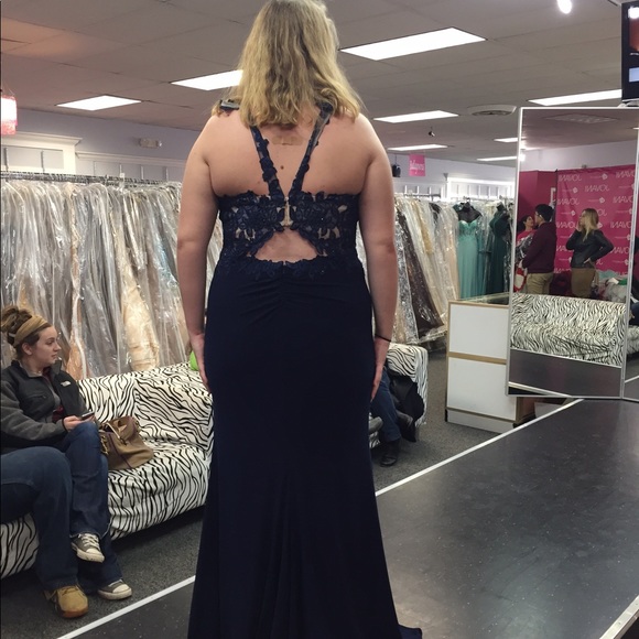 Faviana prom dress - Picture 2 of 6